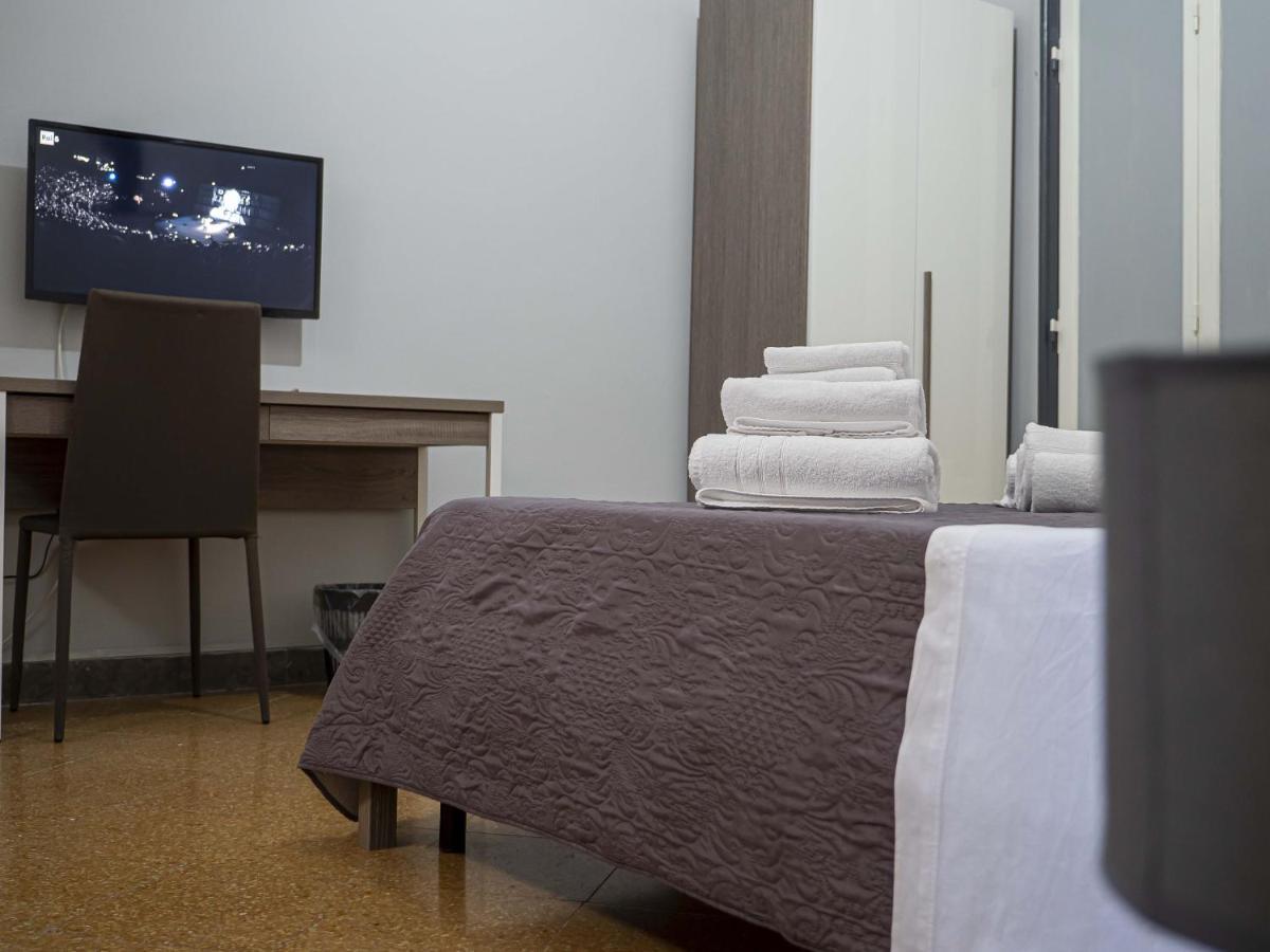 Giachi Friendly Rooms Alla Stazione Palermo Exterior photo