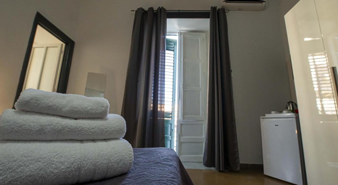 Giachi Friendly Rooms Alla Stazione Palermo Exterior photo